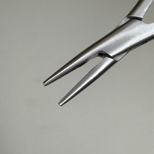 Щипцы для удаления нарощенных волос с текстурированной поверхности